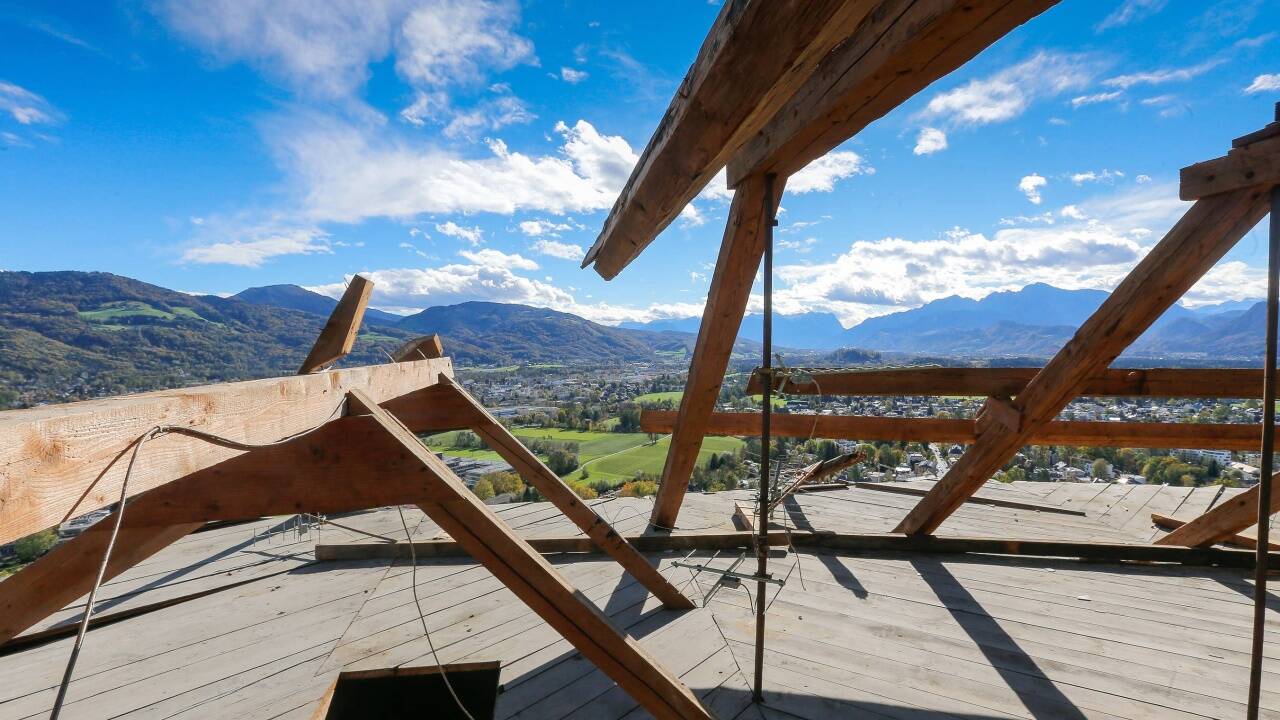 Die abgedeckten Dachstühle.  