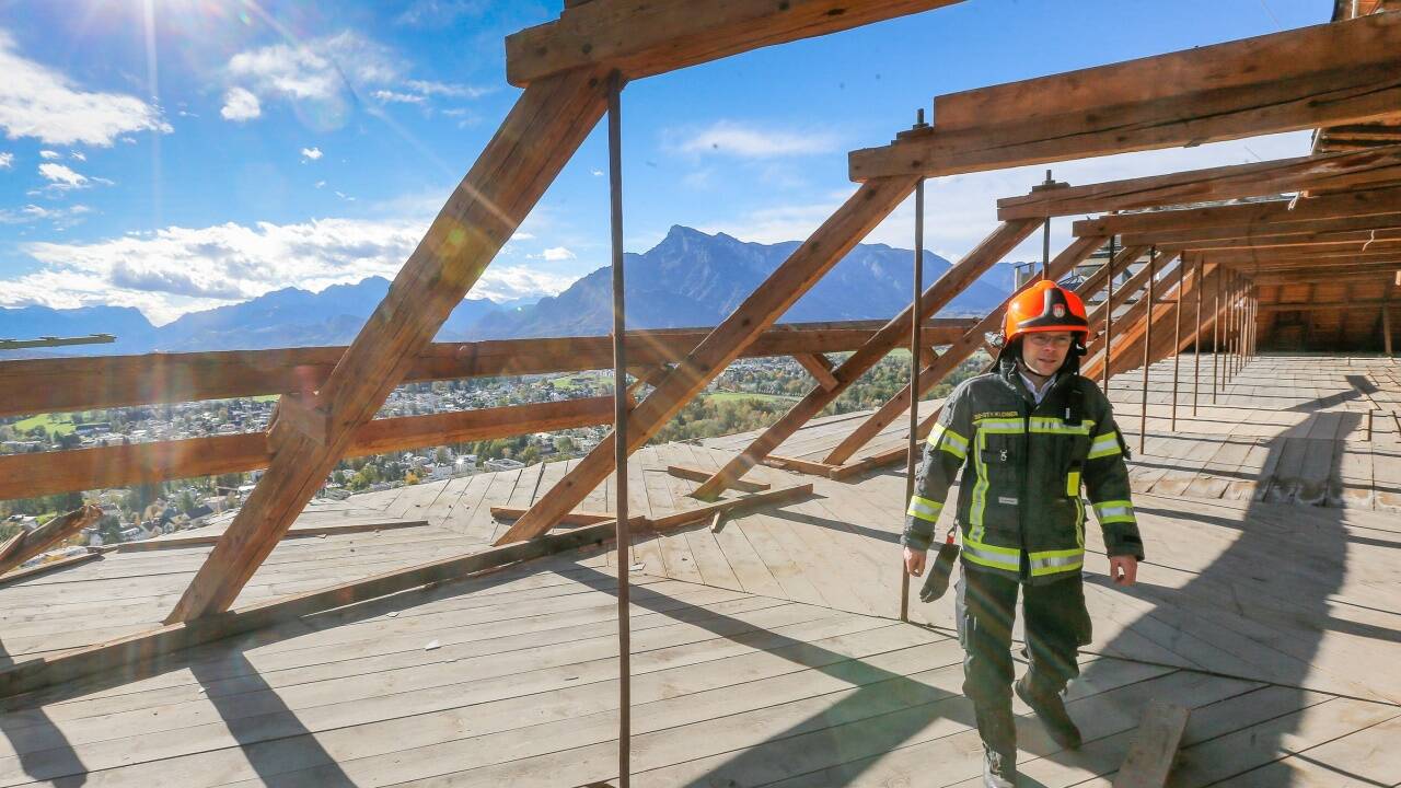 Die abgedeckten Dachstühle.  