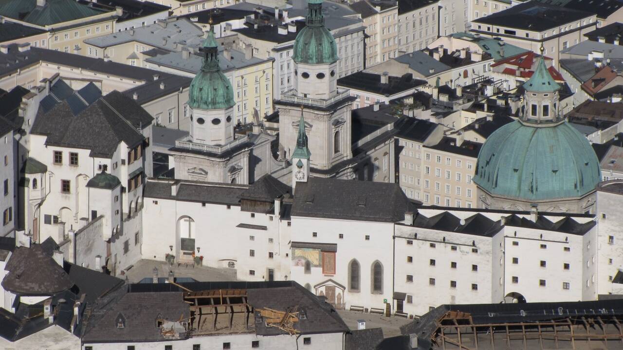 Auf der Festung Hohensalzburg haben starke Sturmböen Teile des Daches abgedeckt.  