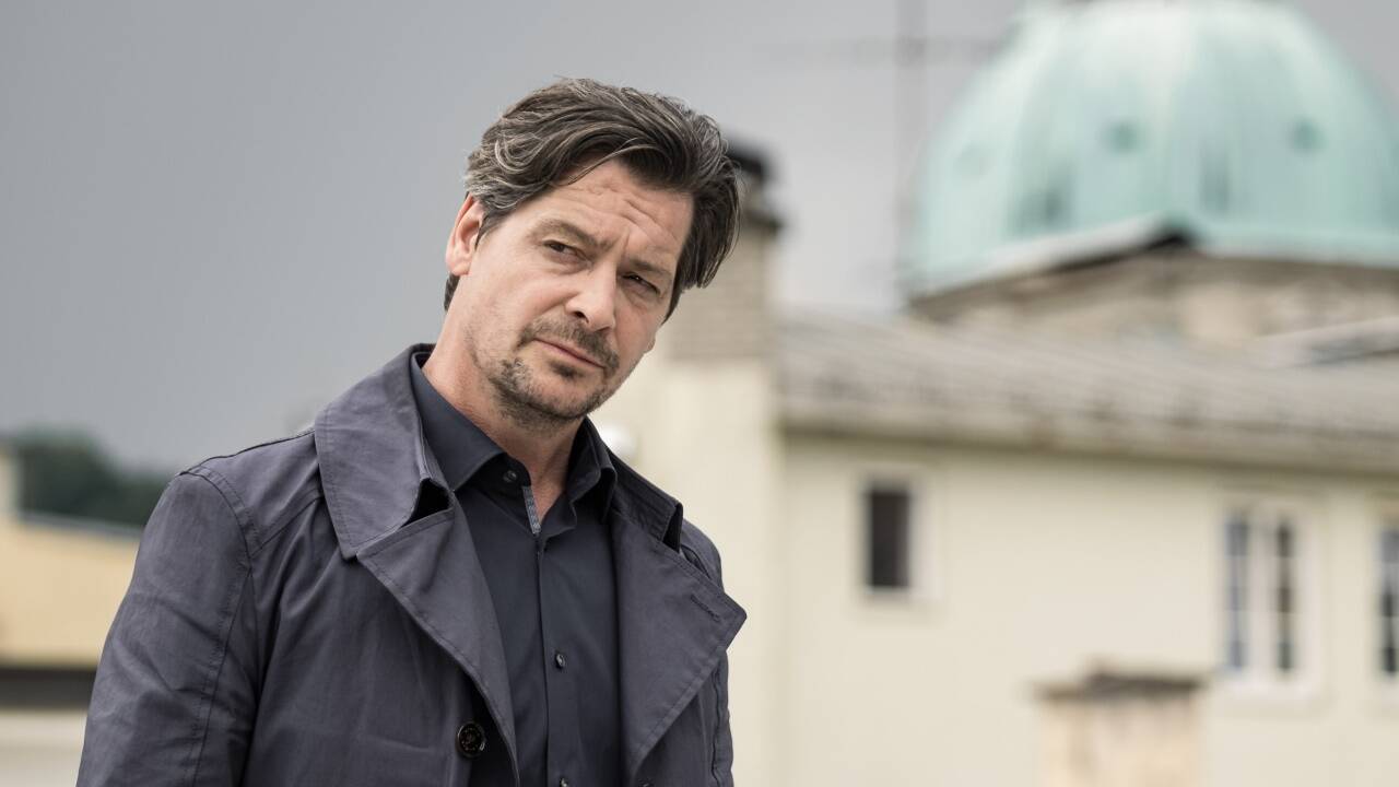 Fritz Karl in einer Szene von „Meiberger“, gedreht in der Stadt Salzburg. 