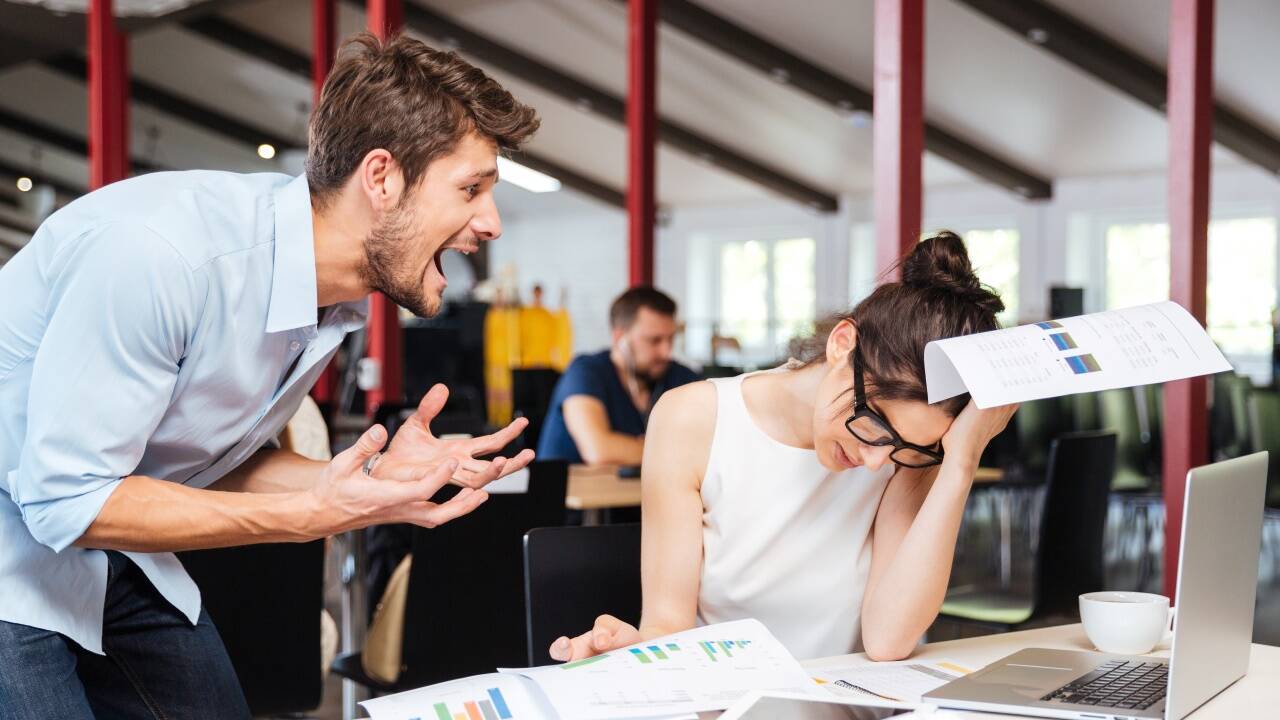 Die Gefahr von Mobbing am Arbeitsplatz wird oftmals unterschätzt.  