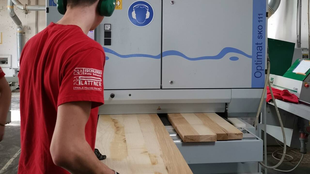 Durch das System kann die Tischlerei Stromspitzen abfedern ...  