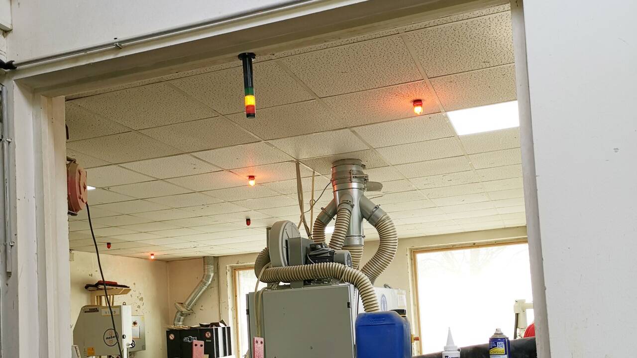 Manche Maschinen brauchen viel Strom – wenn sie gestartet werden, sollen andere kurz nicht benützt werden.  