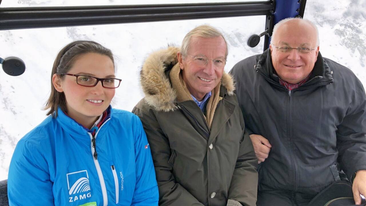 Elke Ludewig, Leiterin Sonnblick Observatorium, LH Wilfried Haslauer, Franz Schausberger, Vorsitzender Sonnblickverein<br> LH Wilfried Haslauer und Ex-LH Franz Schausberger 'schwebten' in der neuen Sonnblickbahn zum Observatorium 