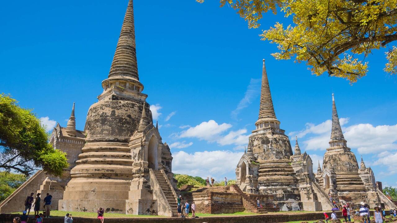 Begehrte Nachbauten: Chedis im Geschichtspark von Ayutthaya.  