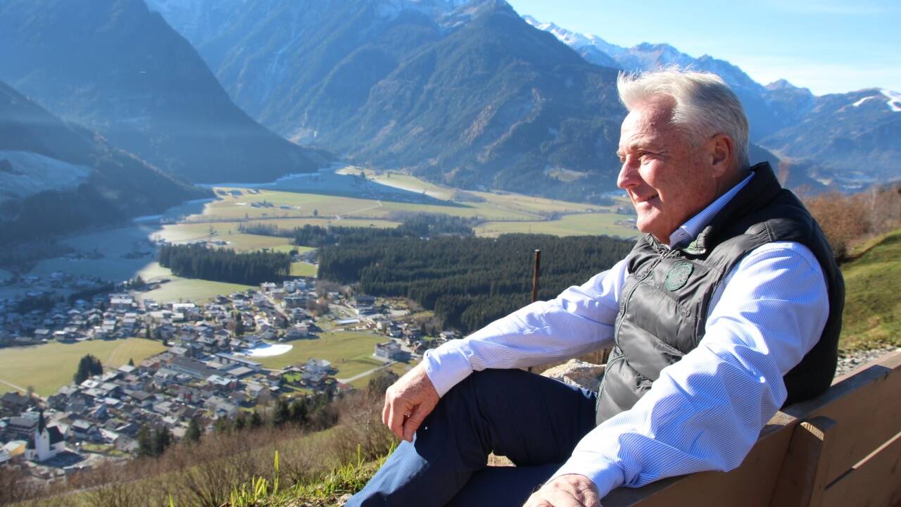 Peter Nindl an einem seiner Lieblingsplätze über Neukirchen. 
