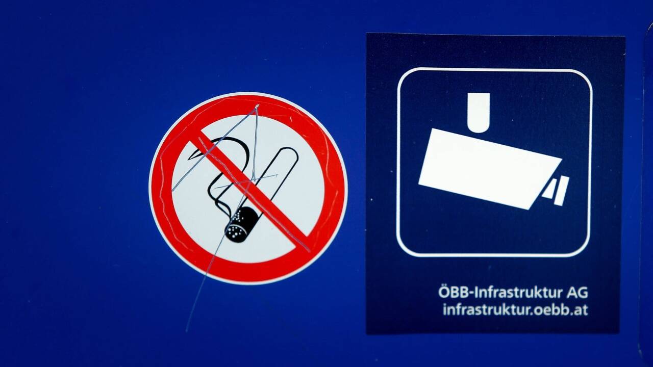 Das Rauchverbot ist deutlich ersichtlich.   Das Rauchverbot ist deutlich ersichtlich.