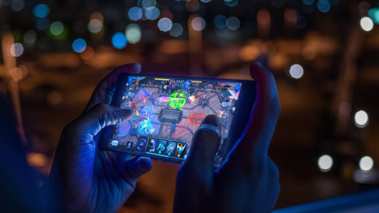 Das Gaming-Handy Razer Phone 2 in Aktion. 