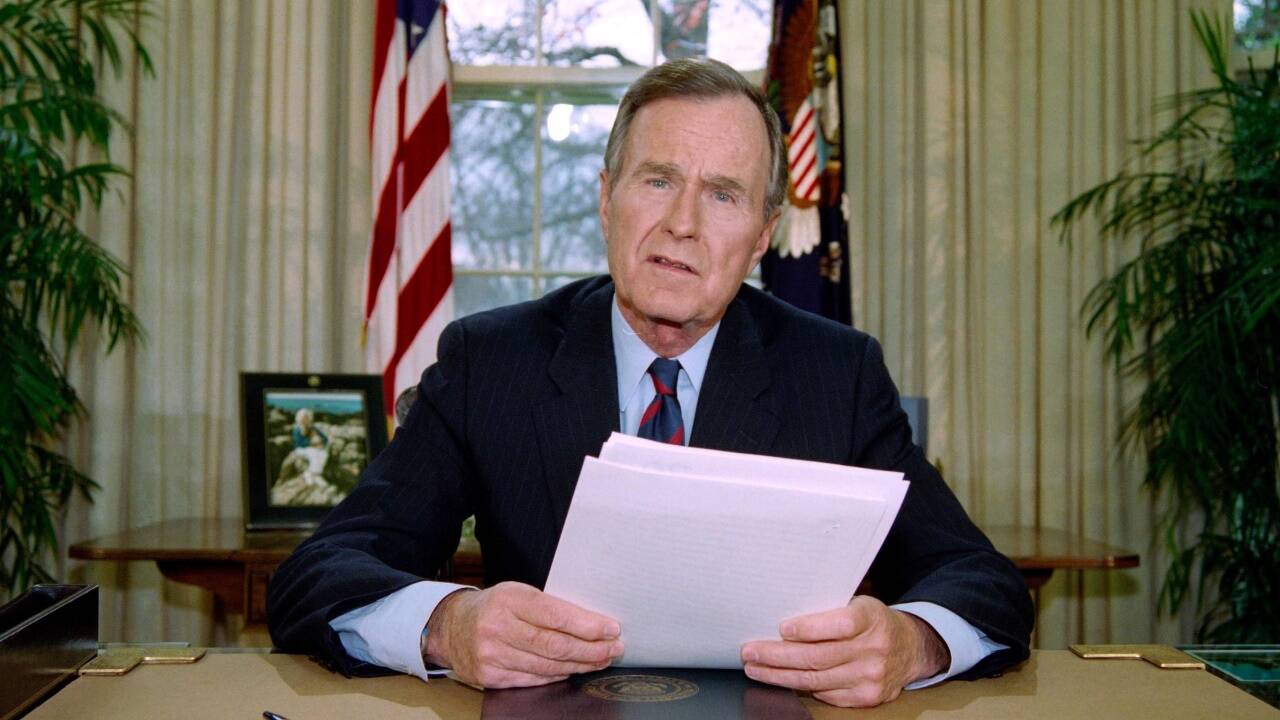 Bilder aus dem Leben von George Bush. 1992 in seinem Büro im Weißen Haus im Dezember 1992. 