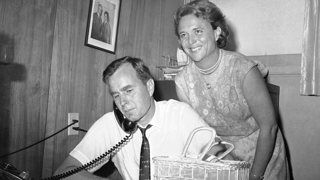 Stets an seiner Seite: Seine Frau Barbara. Eine Aufnahme aus dem Jahr 1964. 