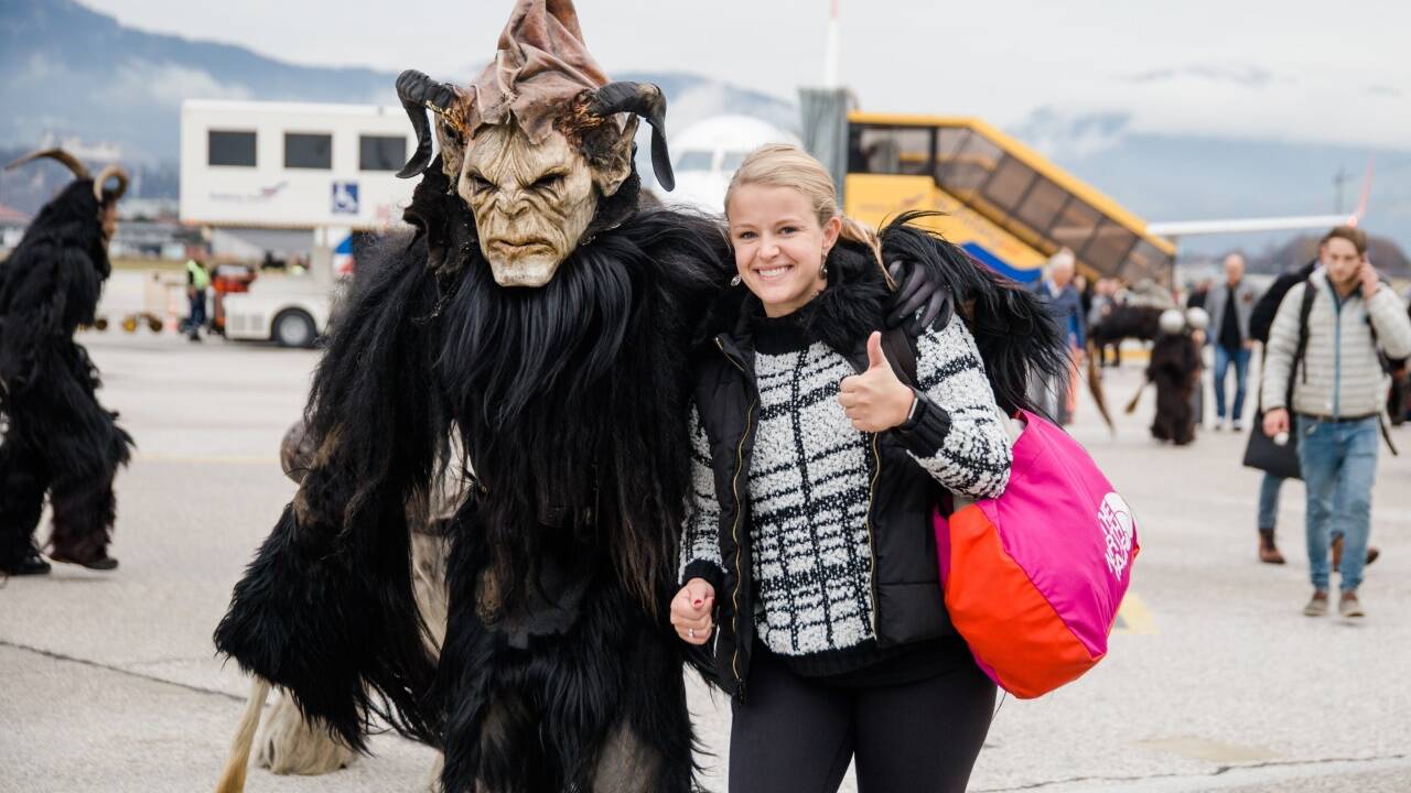 Keine Berührungsangst mit den Perchten. Keine Berührungsangst mit den Perchten.
