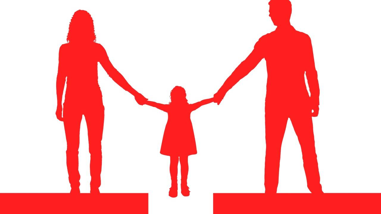 Bei Scheidungskriegen entbrennt oft ein furchtbarer Streit um die Kinder, die dadurch oft schwer traumatisiert werden. Bei Scheidungskriegen entbrennt oft ein furchtbarer Streit um die Kinder, die dadurch oft schwer traumatisiert werden.