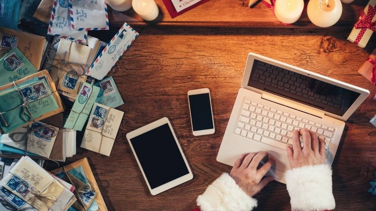 Vor allem in der Vorweihnachtszeit ist beim Online-Shopping Vorsicht geboten. 