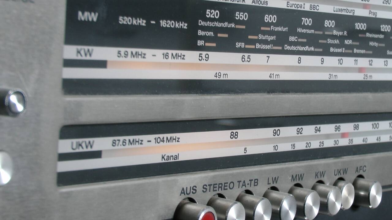 Salzburg-AG-Kunden müssen beim Radio nachstellen.  