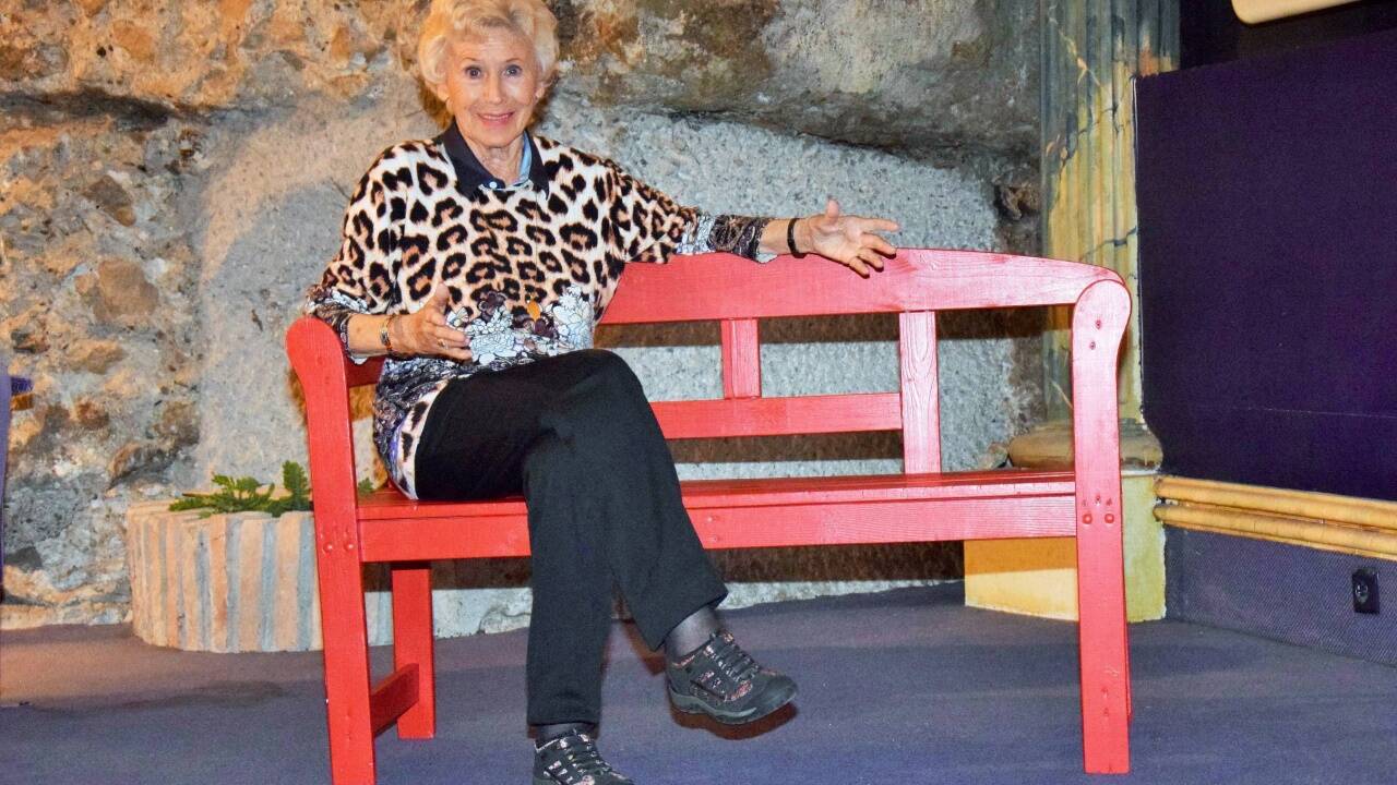 Ihre Erinnerungen hat Waltraut Haas heuer im Buch „Jetzt sag ich's: Erinnerungen. Aufgezeichnet von Marina C. Watteck“ im Amalthea Verlag veröffentlicht. Zuletzt spielte sie im Film „Das kleine Vergnügen“ eine gestrenge Mutter. Ihre Erinnerungen hat Waltraut Haas heuer im Buch „Jetzt sag ich's: Erinnerungen. Aufgezeichnet von Marina C. Watteck“ im Amalthea Verlag veröffentlicht. Zuletzt spielte sie im Film „Das kleine Vergnügen“ eine gestrenge Mutter.