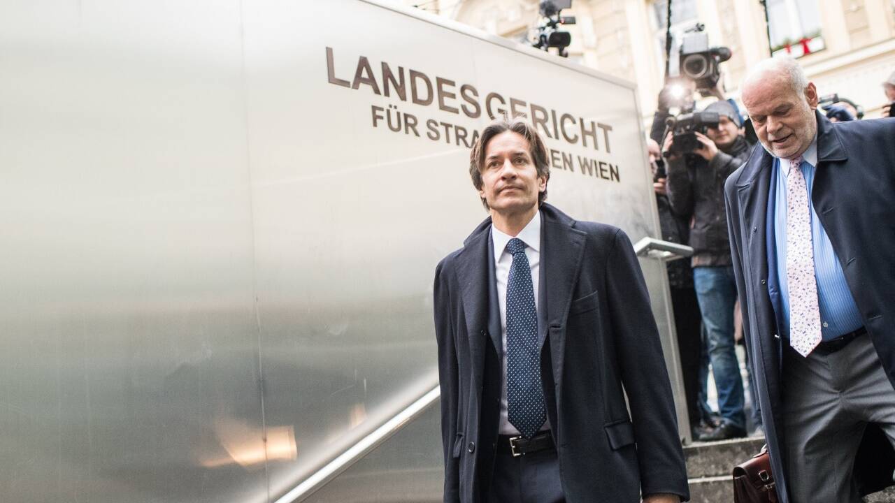 Karl-Heinz Grasser mit seinem Anwalt Manfred Ainedter. Karl-Heinz Grasser mit seinem Anwalt Manfred Ainedter.