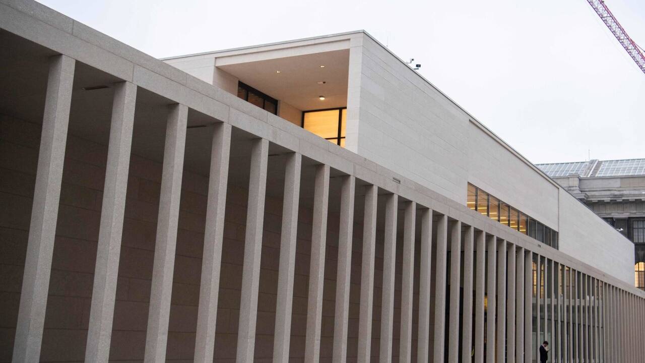 Ansicht der James-Simon-Galerie auf der Museumsinsel in Berlin.  