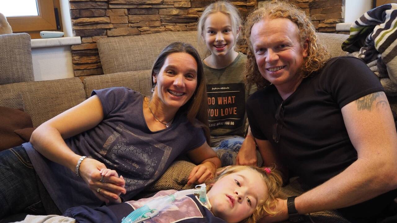 Daniela und Peter Schwaighofer mit Töchtern Melanie (hinten) und Angelina. 