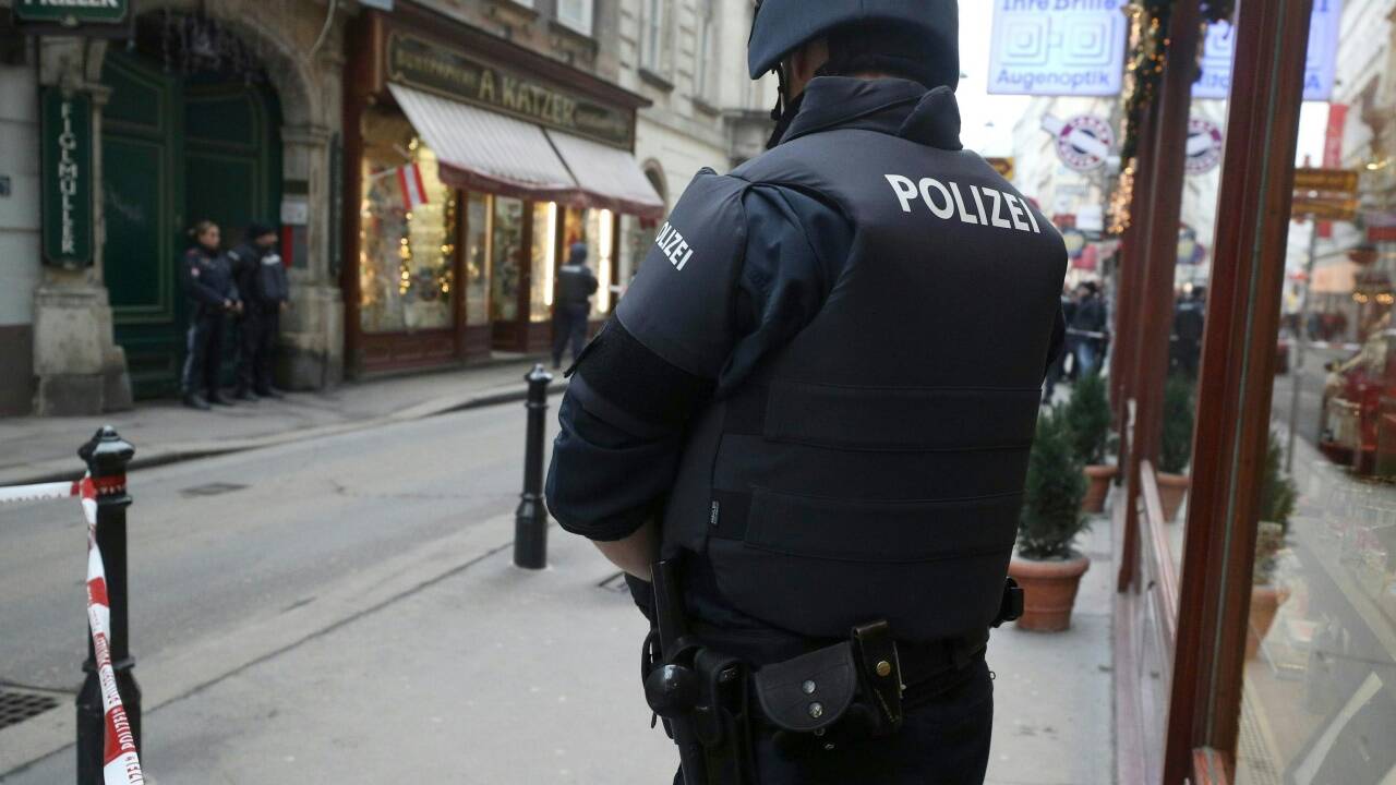 Ein Toter und ein Verletzter nach Schüssen vor dem Restaurant „Figlmüller“ in der Wiener Innenstadt. 