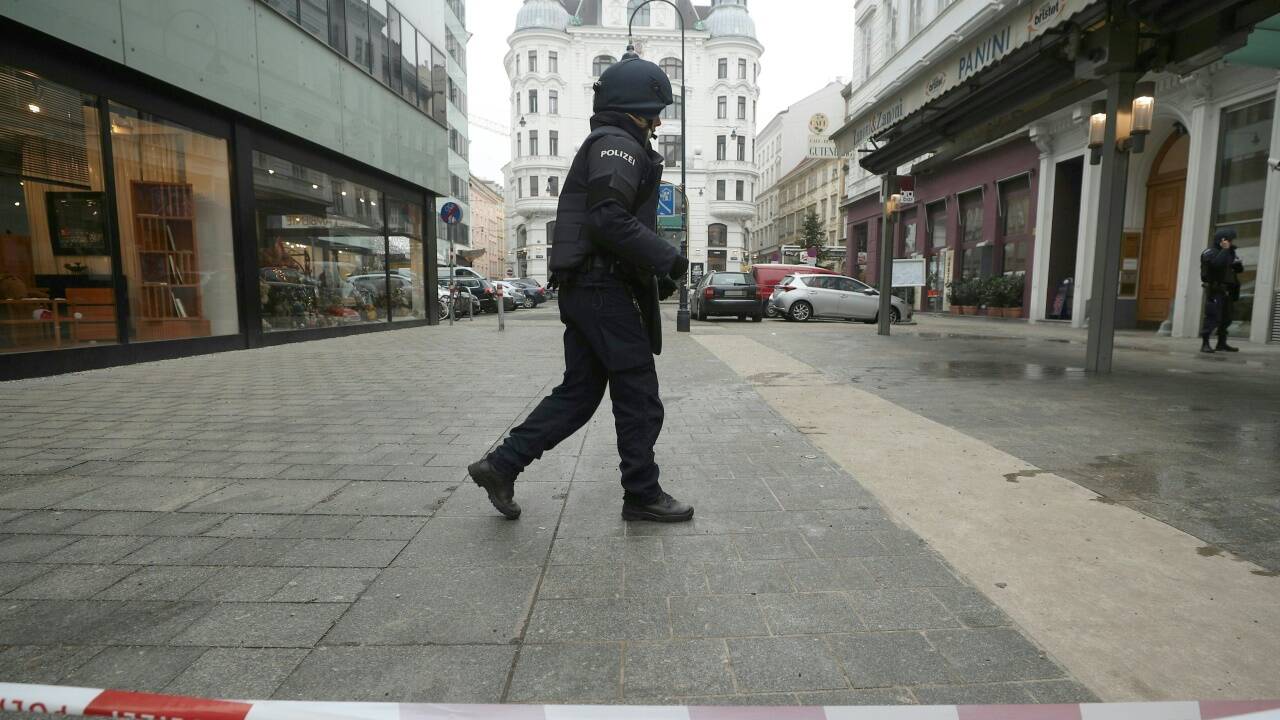 Ein Toter und ein Verletzter nach Schüssen vor dem Restaurant „Figlmüller“ in der Wiener Innenstadt. 