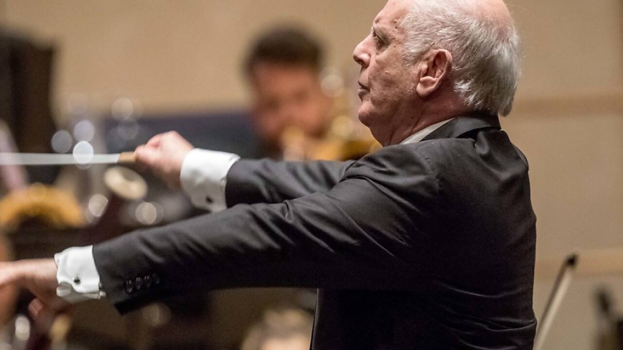 Barenboim dirigiert das Konzert 