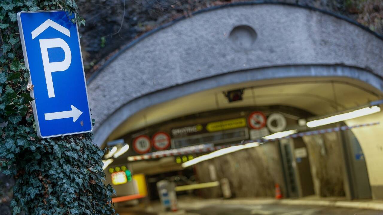 Die Einfahrt zur Mönchsberggarage in der Salzburger Innenstadt. Ab Mai/Juni 2020 soll die Parkgarage erweitert werden.  