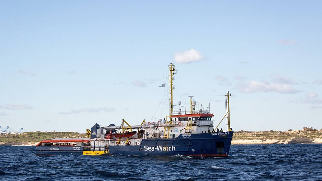 Auf dem Bild sieht man das Schiff von einer Hilfs-Organisation Auf dem Bild sieht man das Schiff von einer Hilfs-Organisation
