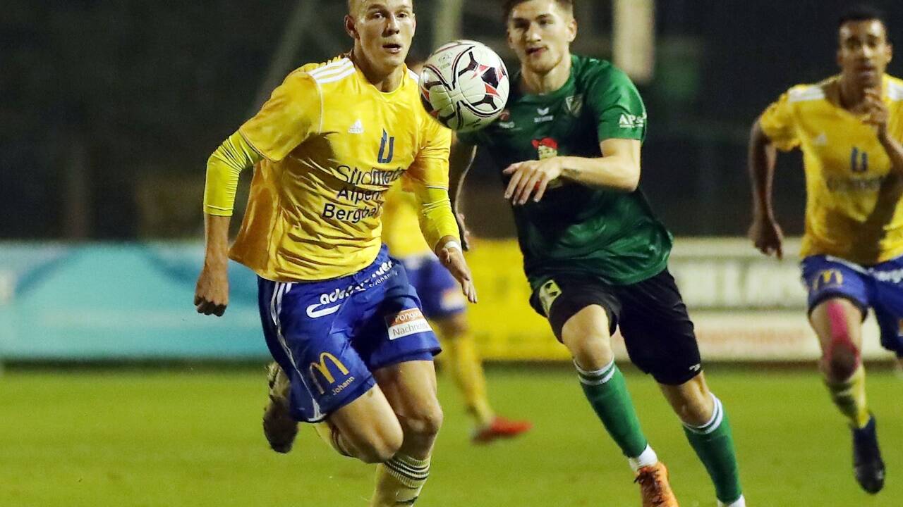 St. Johann-Stürmer Marco Grüll (l.) wechselt in den Profifußball.  