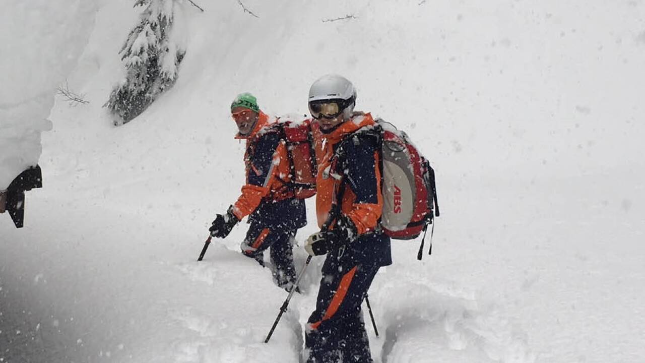 Ständig gefordert: Die Freiwilligen des Bergrettungsdienstes wie hier in Zell am See müssen immer wieder Unbelehrbare in Sicherheit bringen. 