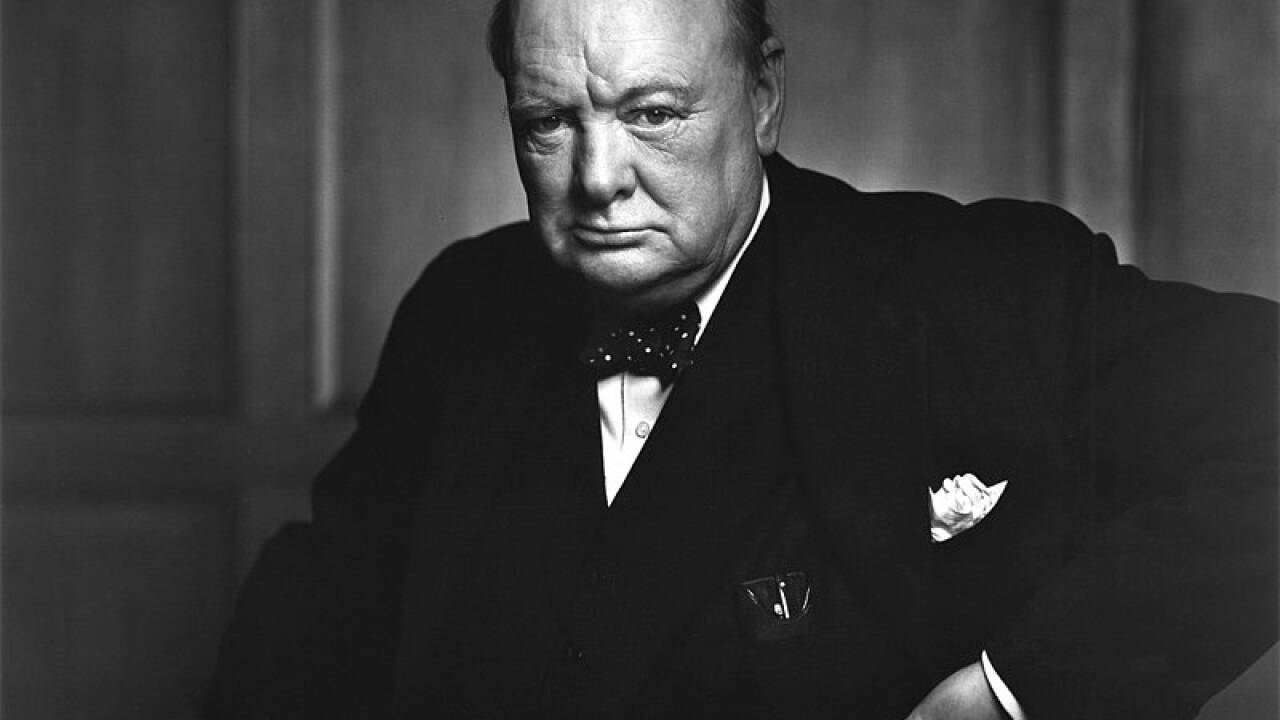 1944: Der britische Premierminister Churchill bezeichnet die Oder-Neiße-Linie als endgültige polnische Westgrenze.  