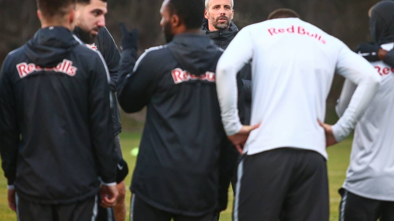 Zurück im Training: Marco Rose und sein Team.  