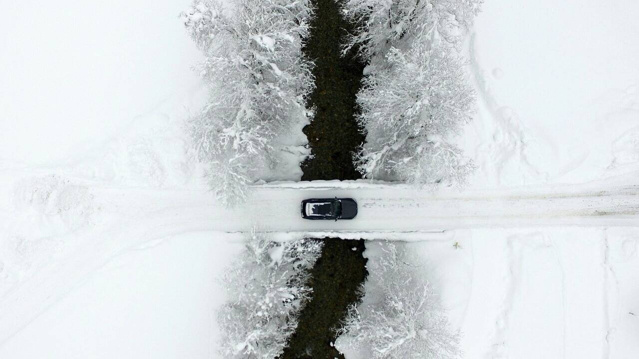 12. Jänner 2019 – Das Schneechaos dauert an. APA-Fotograf Helmut Fohringer hat die Situation mit einer Drohne von oben betrachtet. Dieses Bild wurde am 9.01. in der Nähe von Untertauern aufgenommen.   12. Jänner 2019 – Das Schneechaos dauert an. APA-Fotograf Helmut Fohringer hat die Situation mit einer Drohne von oben betrachtet. Dieses Bild wurde am 9.01. in der Nähe von Untertauern aufgenommen.