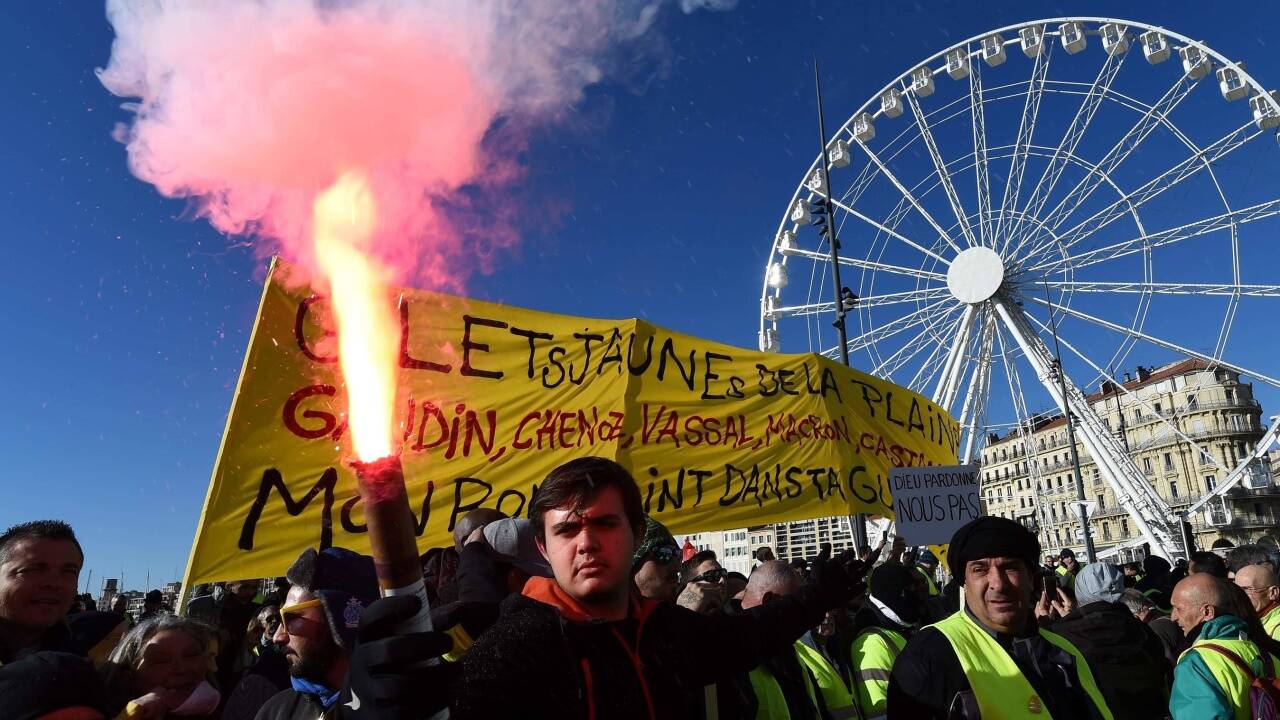 12. Jänner 2019 – Die regierungskritischen „Gelbwesten“ führen ihre Proteste an diesem Wochenende in ganz Frankreich fort – hier im Bild in Marseille. Die Behörden gehen davon aus, dass ähnlich viele Teilnehmer zu erwarten sind wie bei den Demonstrationen vor Weihnachten. Dort sollen es rund 66.000 gewesen sein.   12. Jänner 2019 – Die regierungskritischen „Gelbwesten“ führen ihre Proteste an diesem Wochenende in ganz Frankreich fort – hier im Bild in Marseille. Die Behörden gehen davon aus, dass ähnlich viele Teilnehmer zu erwarten sind wie bei den Demonstrationen vor Weihnachten. Dort sollen es rund 66.000 gewesen sein.