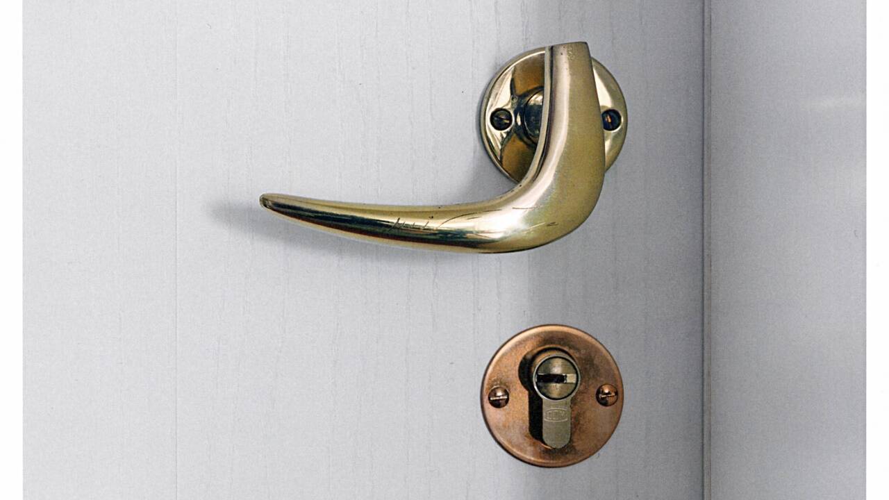 Türgriff aus Messing, Modell „Brüssel 1958“ von Karl Schwanzer. Türgriff aus Messing, Modell „Brüssel 1958“ von Karl Schwanzer.