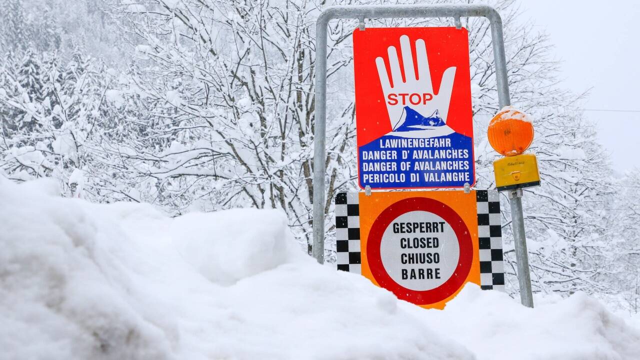 Wer Lawinensperren missachtet und Retter in Gefahr bringt, muss mit einem Strafverfahren rechnen.  