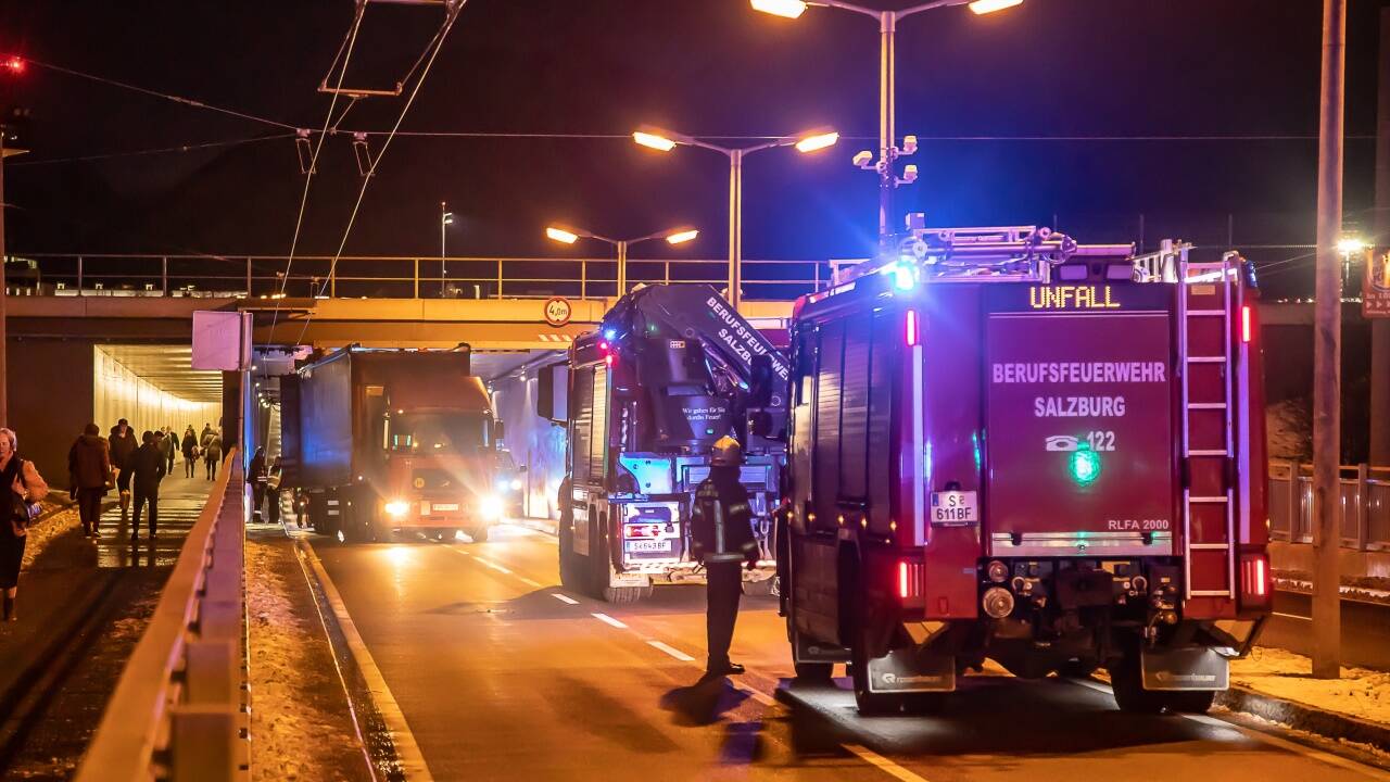 Einsatz in der Flughafen-Unterführung 