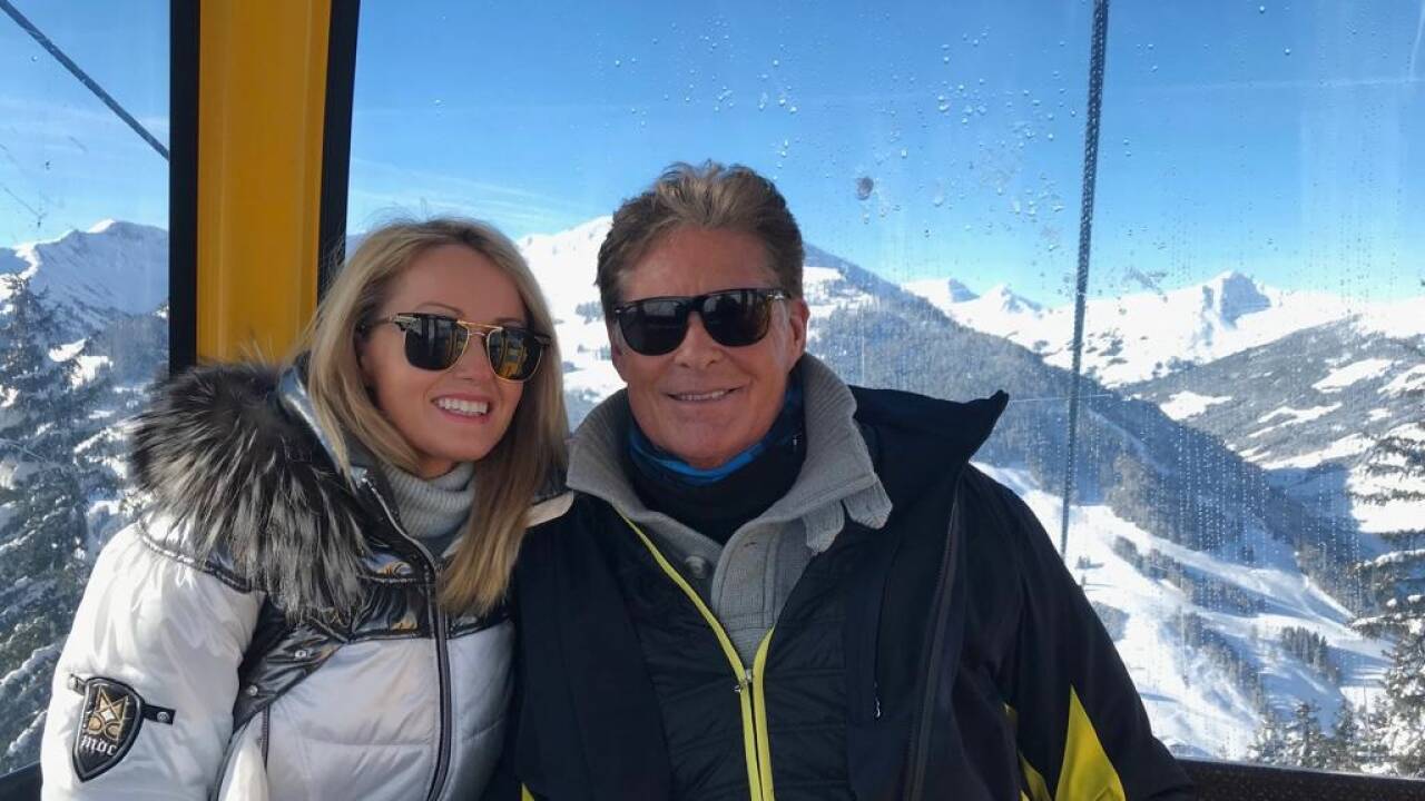 Traumwinterwetter am Mittwoch im Glemmtal: Hayley und David Hasselhoff.  