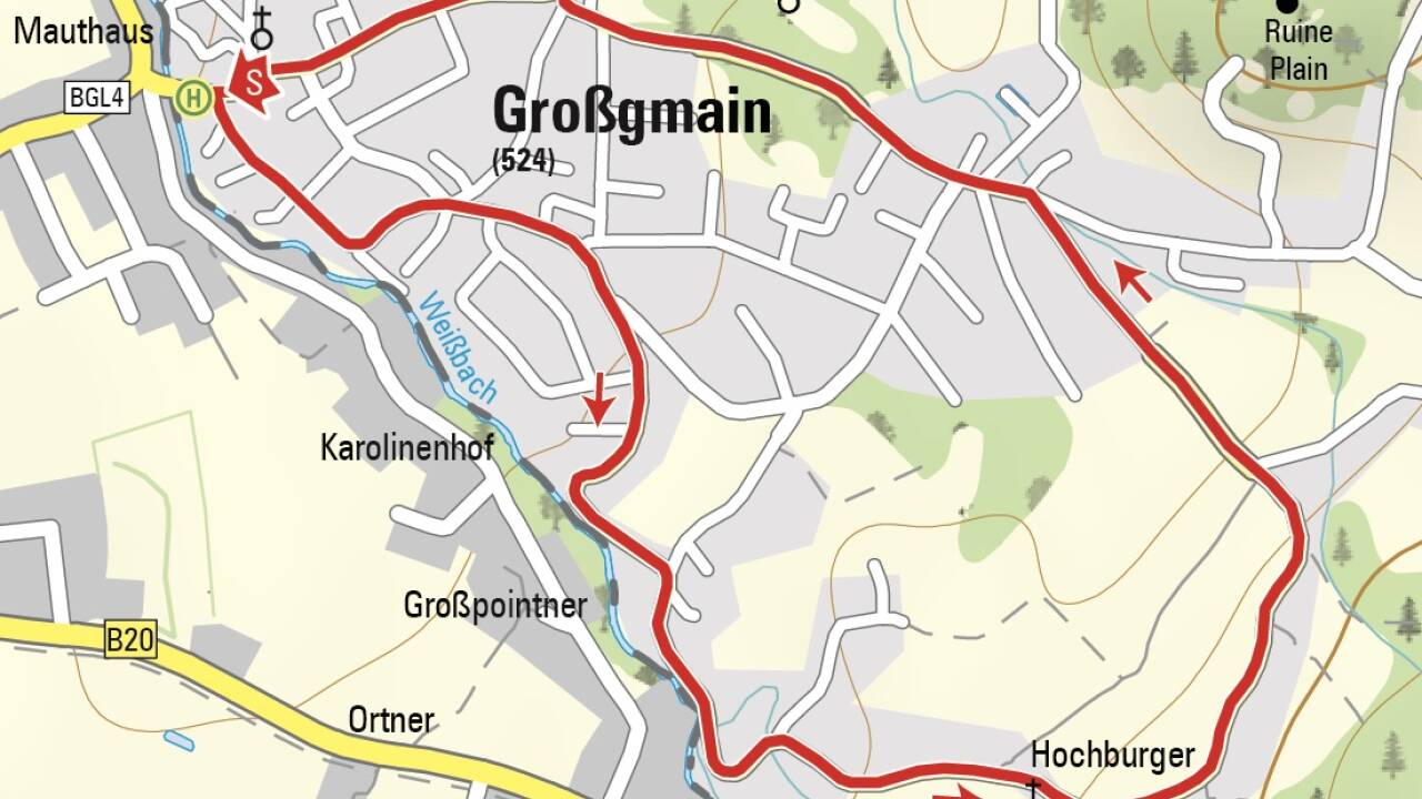 Auf geräumten Wegen mit Blick auf das Staufengebirge rund um Großgmain. 