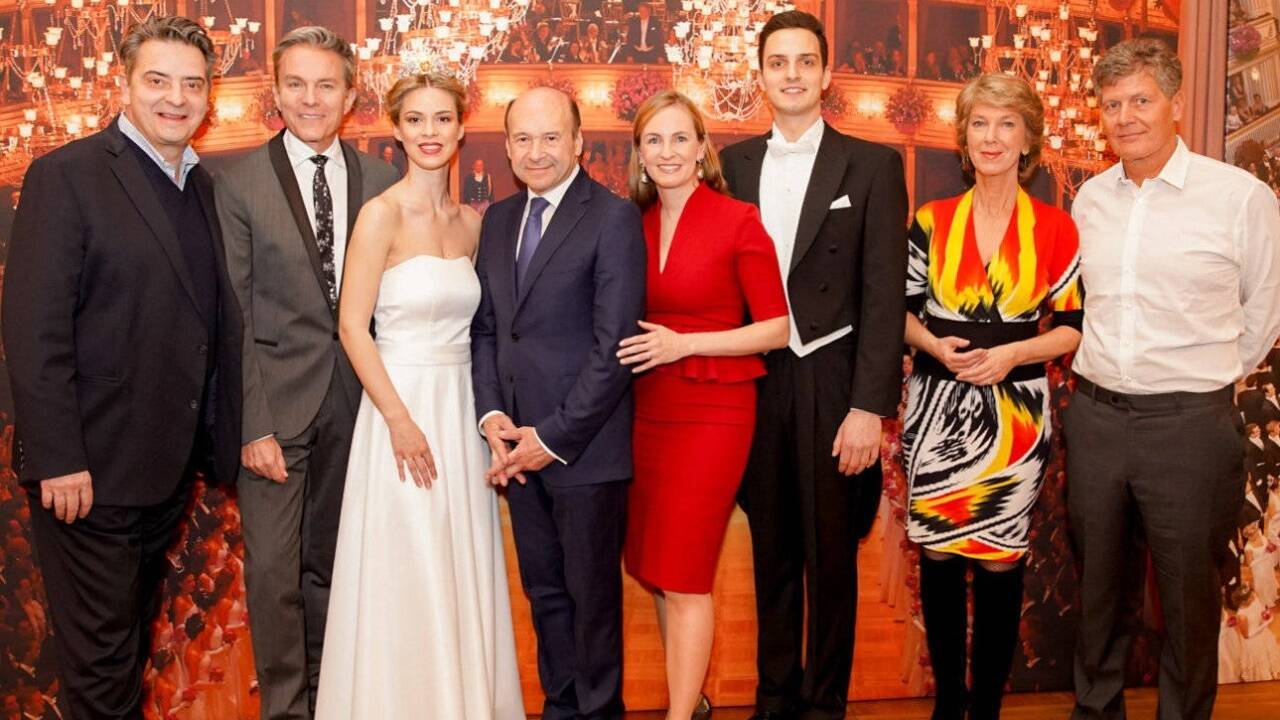Christoph Wagner-Trenkwitz , Alfons Haider, Debütantin, Wr.Staatsoperndirektor Dominique Meyer, Opernballorganisatorin Maria Großbauer , Debütant, Barbara Rett, Karl Hohenlohe .  