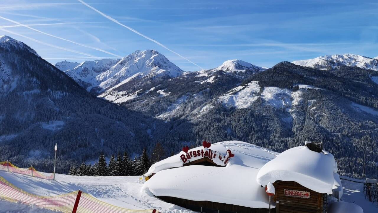 Die Burgstall-Hütte. Die Burgstall-Hütte.