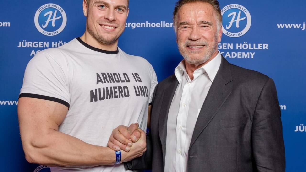 Daniel Forster mit seinem Idol Arnold Schwarzenegger. 