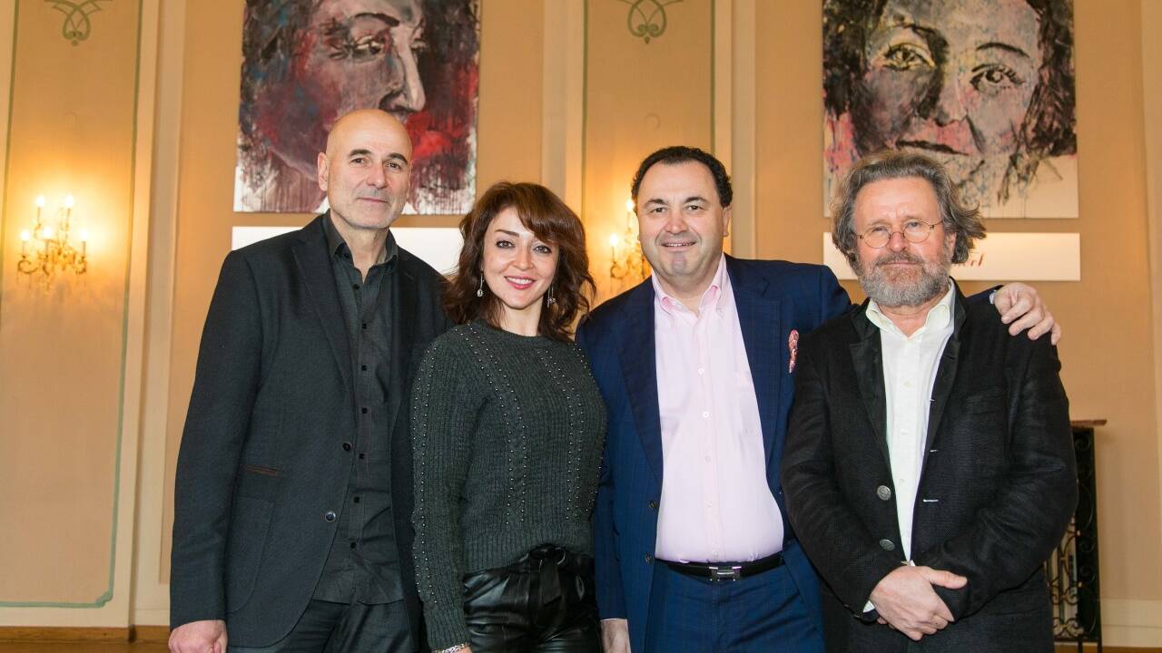 Luis Rivera, Künstler, Halide Aktas, Modell, Claus Haslauer, Gastgeber, Oskar Stocker, Künstler. 
