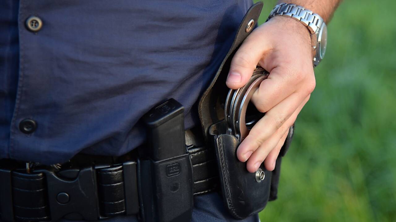 Die Polizei sucht nach dem Mann  Die Polizei sucht nach dem Mann