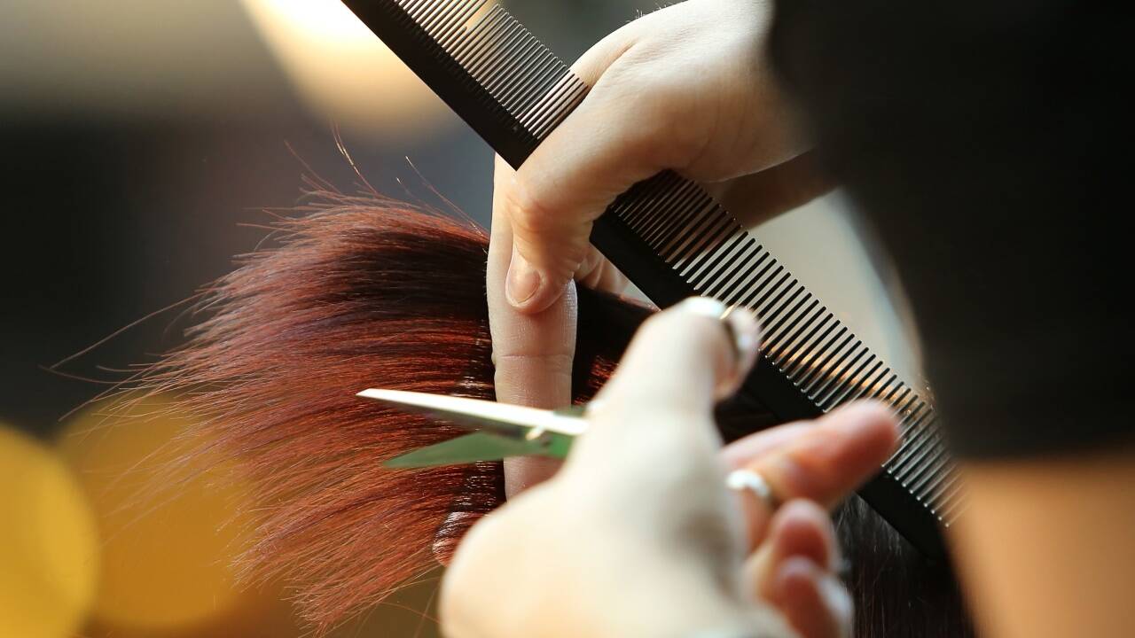 Frisörin zählt zu den Top-3-Berufen bei Mädchen.  