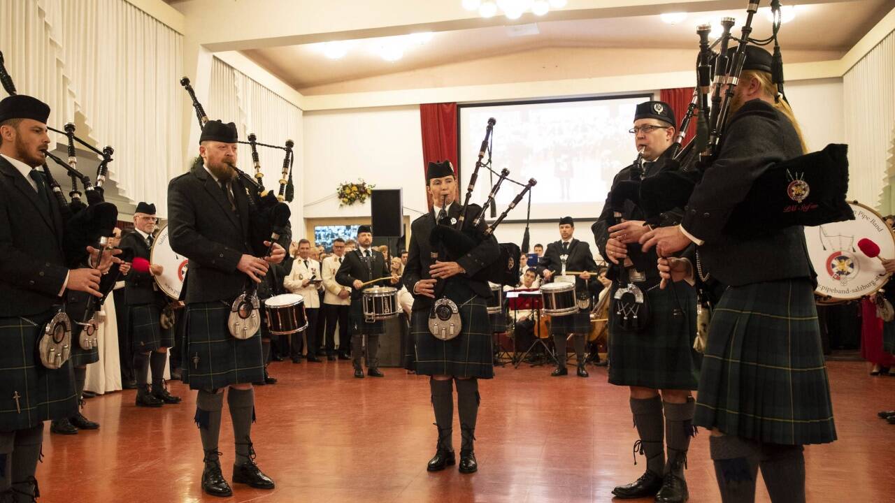 Die Salzburg Rampant Lion Pipe Band. 
