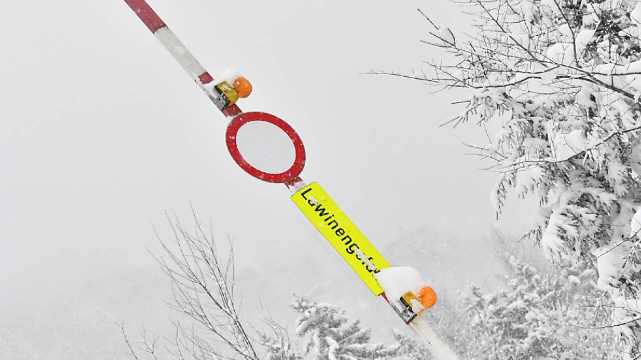 Die B 99 zwischen Tweng und Untertauern war im Jänner wegen akuter Lawinengefahr wiederholt gesperrt. Die B 99 zwischen Tweng und Untertauern war im Jänner wegen akuter Lawinengefahr wiederholt gesperrt.