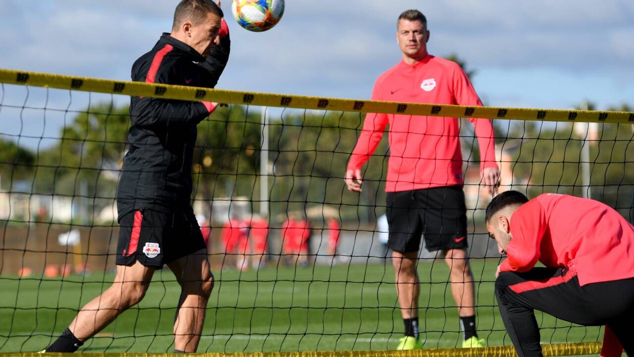 Fußballtennis.  Fußballtennis.