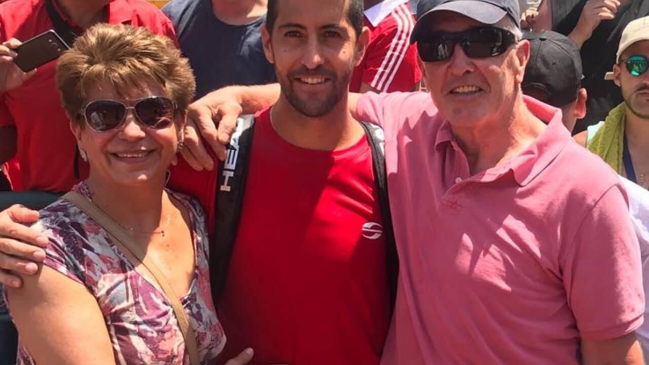 Die Familie Podlipnik-Castillo: Mutter Cristina, Sohn Hans und Vater Hans senior, der für den SAK spielte.   Die Familie Podlipnik-Castillo: Mutter Cristina, Sohn Hans und Vater Hans senior, der für den SAK spielte.