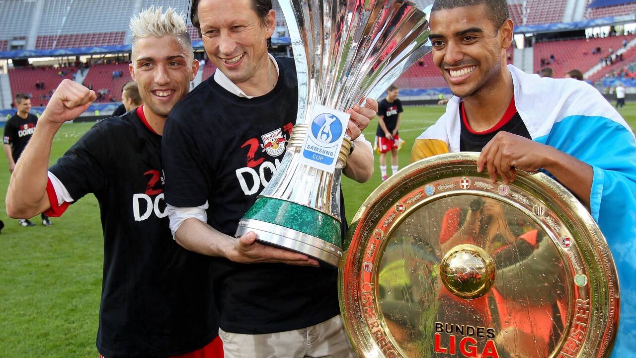 Schmidt holte in Salzburg das Double. Im Bild mit Kevin Kampl und Alan.  Schmidt holte in Salzburg das Double. Im Bild mit Kevin Kampl und Alan.