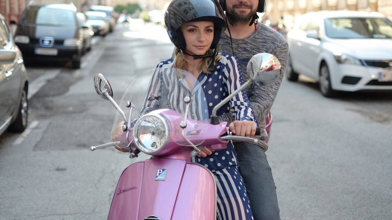 Bilder zum Film „Love Machine“. Bilder zum Film „Love Machine“.